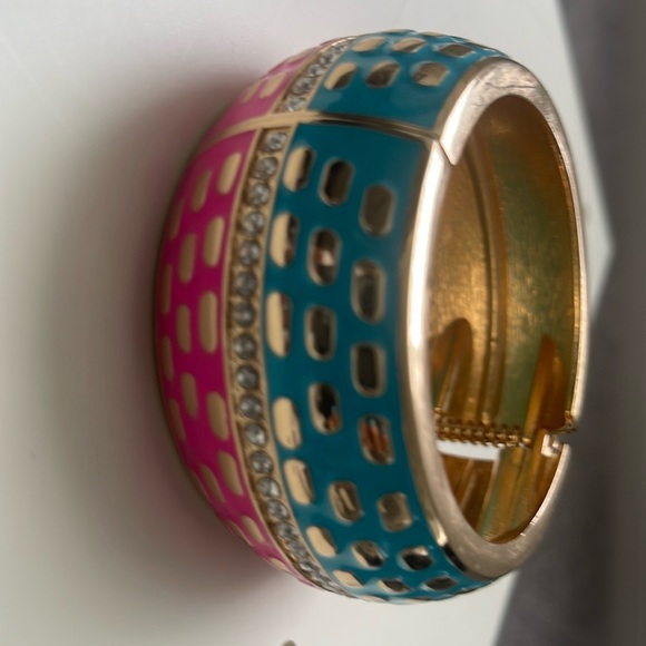 Color block gold colored cuff bracelet - Picture 8 of 12